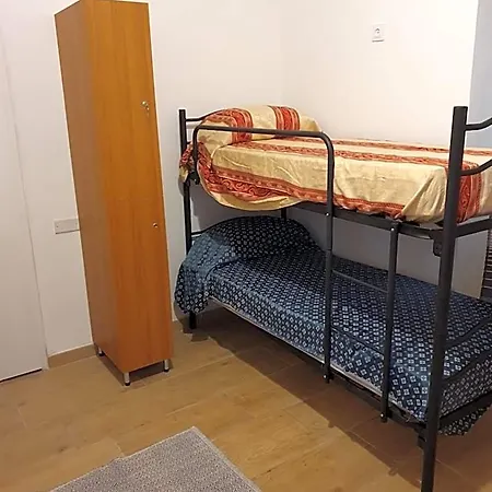 Albergue Tom 38 *